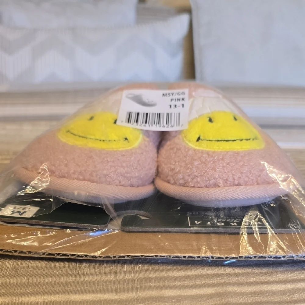 Kids Pink Smiley Slippers